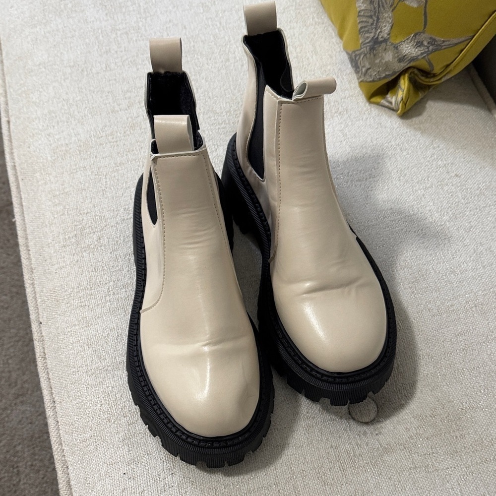 Stylish Cream Chelsea Boots